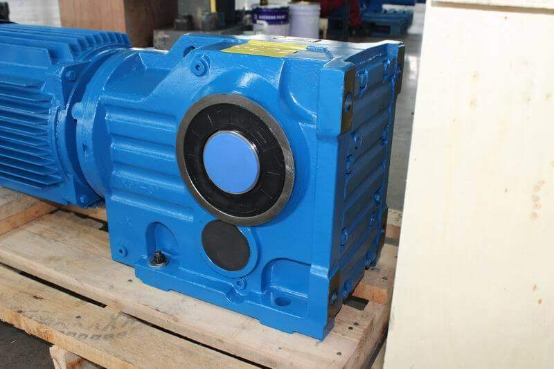 Hollow shaft helical gearbox