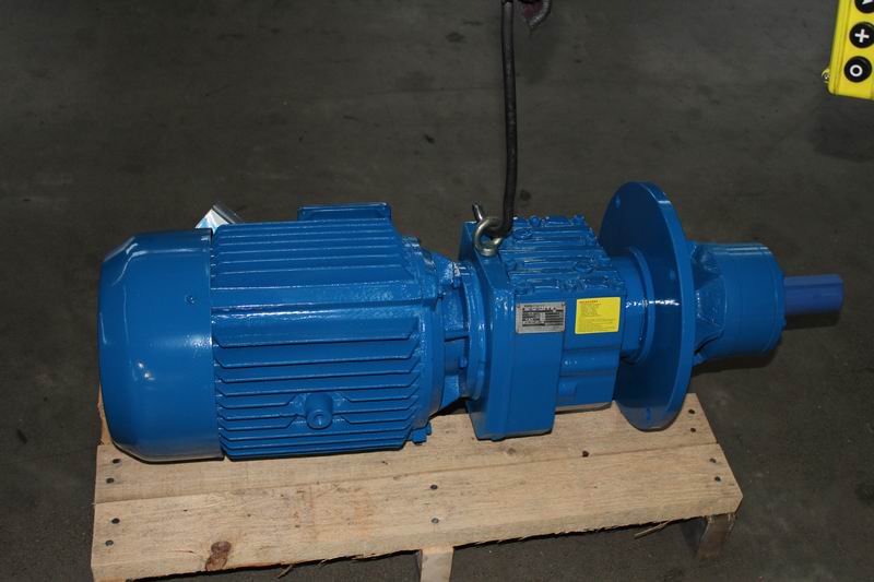 RM77 helical gearmotor for agitator