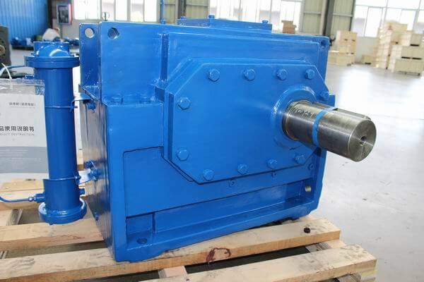 single stage vertical speed reducer with pump
