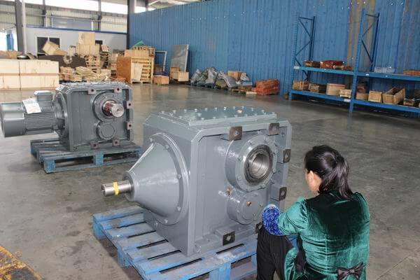 KA157 hollow shaft helical bevel gearbox with input shaft AD5